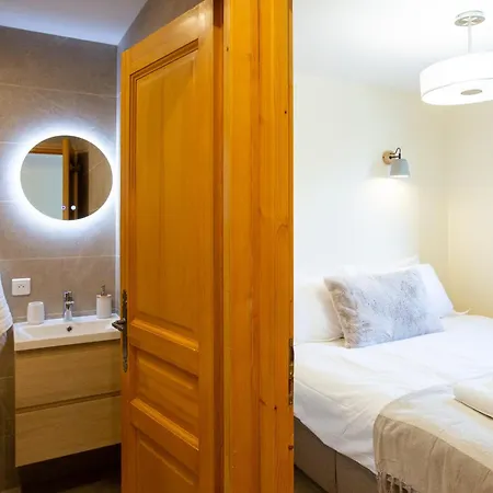 Perfectly Placed Petite Pad! *