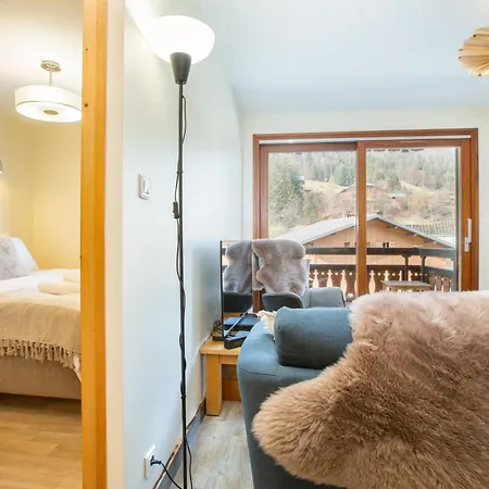 아파트 Perfectly Placed Petite Pad! 모르진